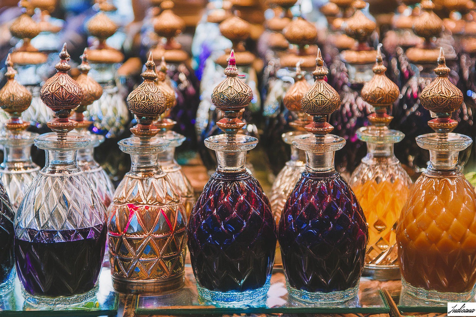 Scented Stories: The Cultural Significance of Oud Around the World