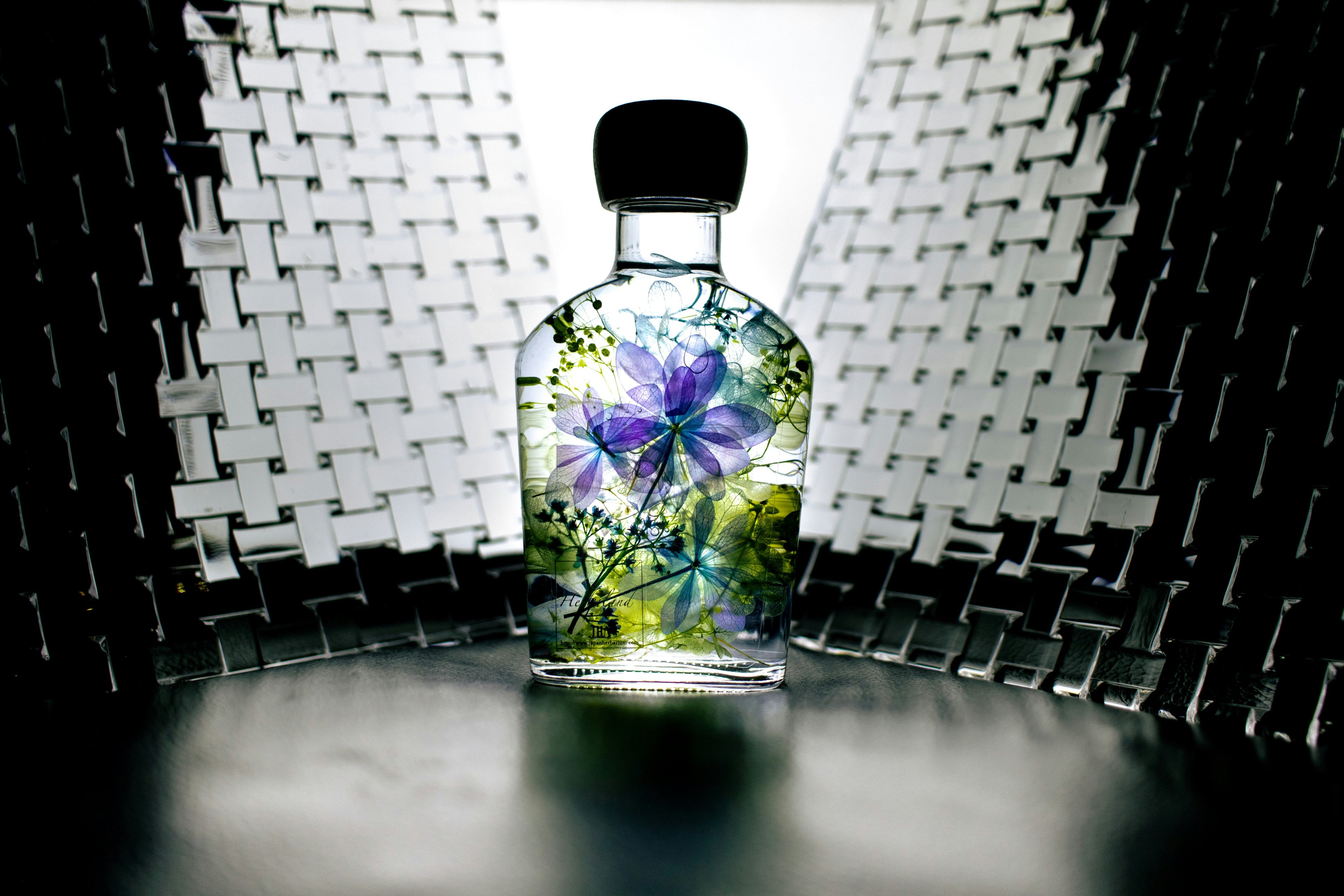 Natural vs. Synthetic: What’s Really in Your Perfume?