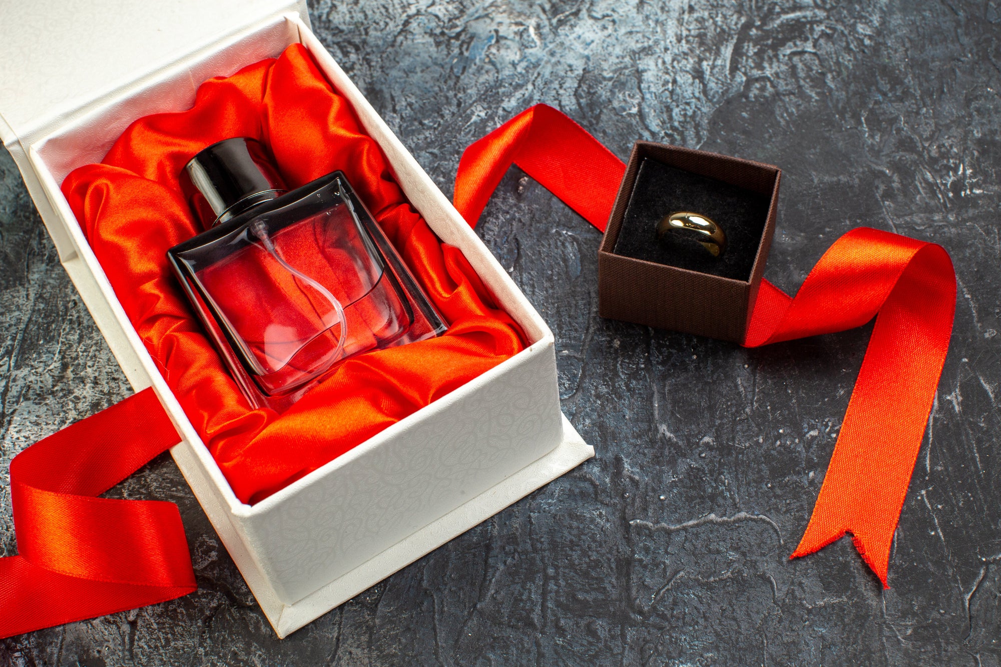 Best Oud Gifts for Him: Sophisticated, Long-Lasting Oils for the Season