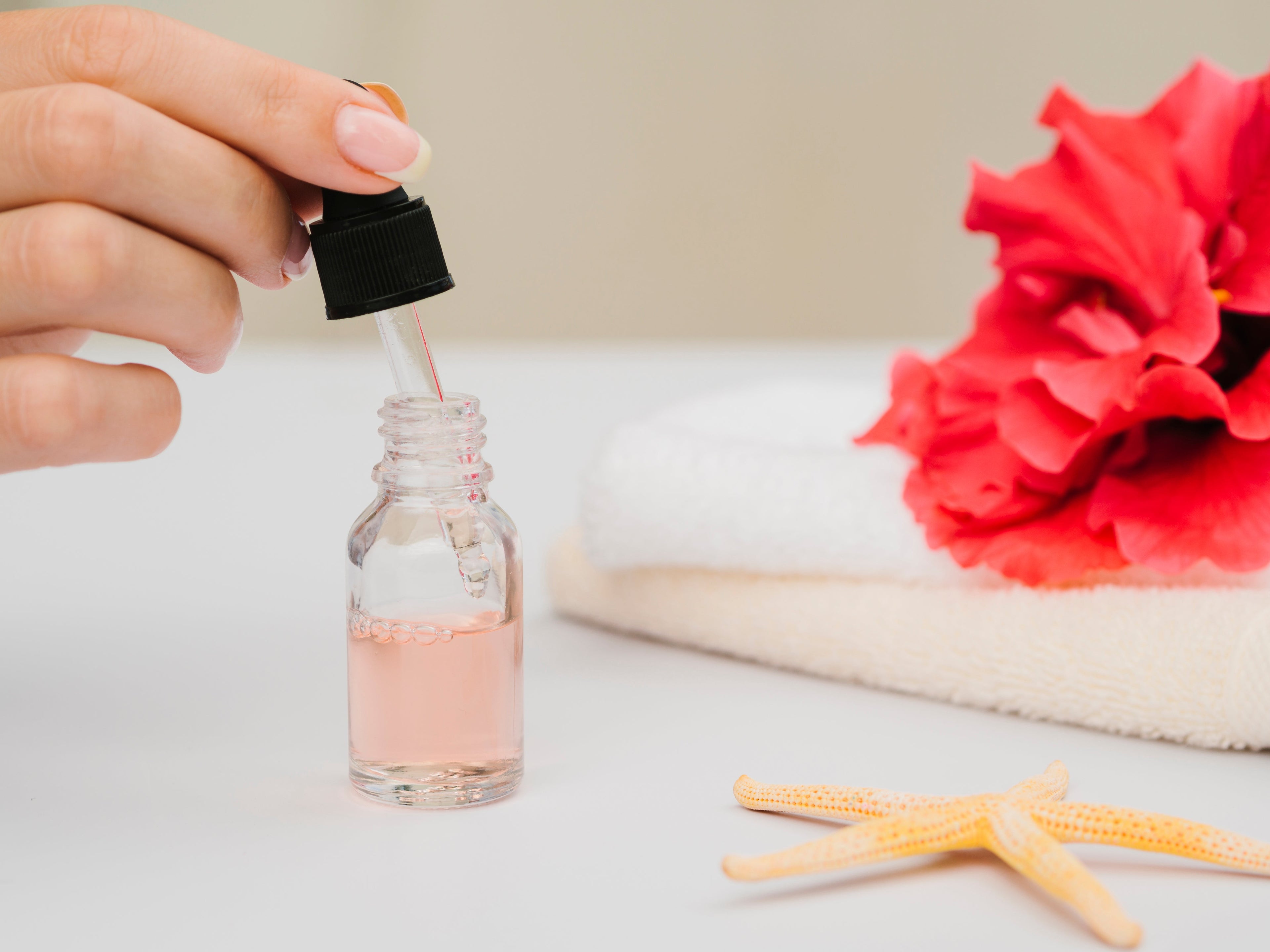 How Attar Fragrance Notes Work: A Guide to Top, Middle, and Base Notes